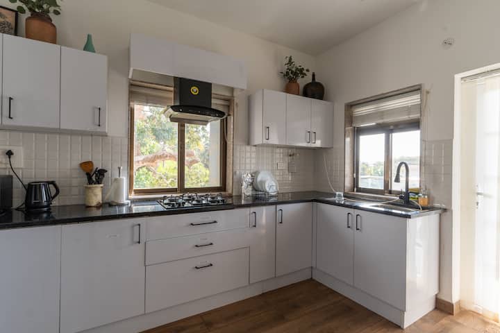 Full kitchen image 1