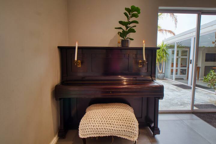 Magnificent Villa (Load-Shedding Free!) gallery image 4