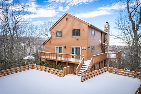 Skiing! Views • 2 Fireplaces • Hot Tub • Arcade