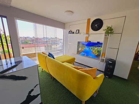 Cozy Suite Terrace/Close to Airport