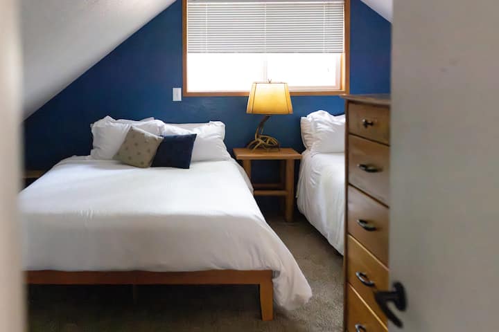 2 מיטות זוגיות (למעלה)