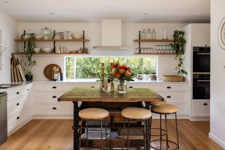 The Pearl – Beachfront, 5 Bedroom, Firepit gallery image 4