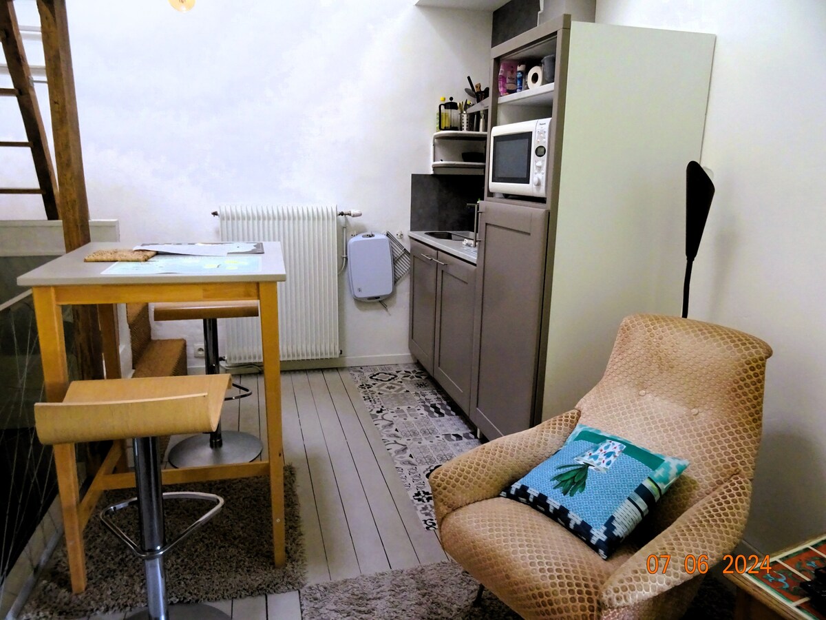 Top Airbnb: Suite in townhouse with terrace access a Bagnolet