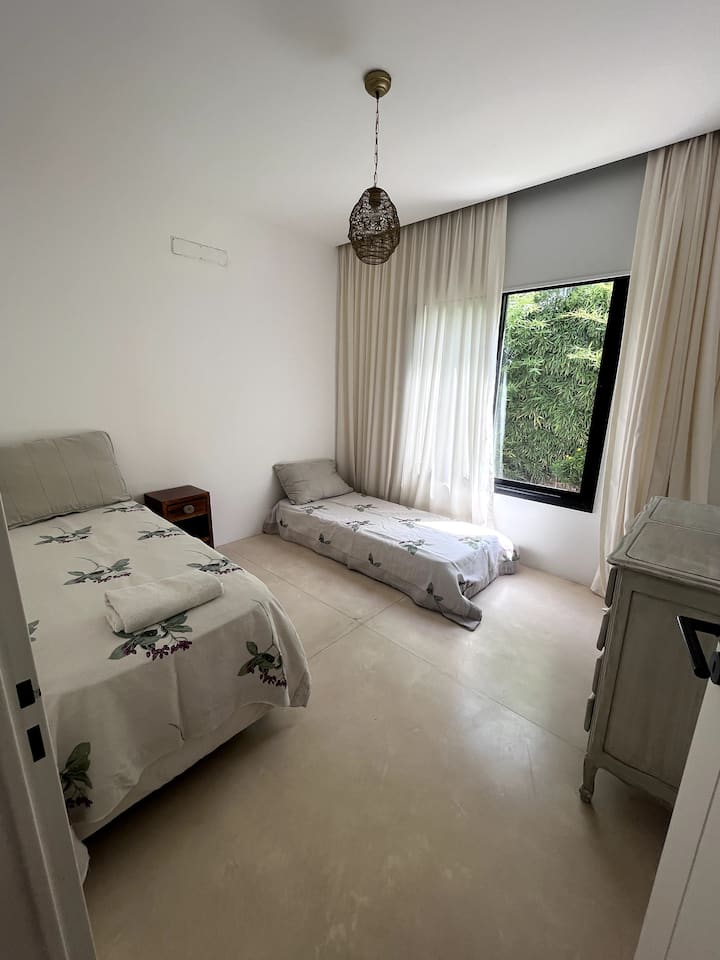 Четвърти 2 , с Монтесори легло 