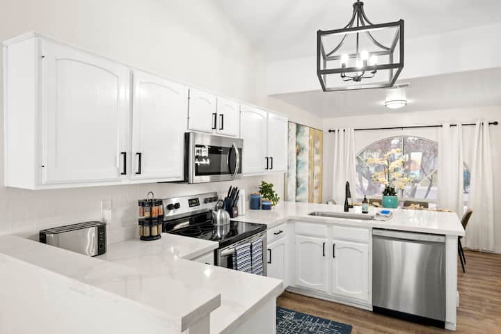 Family Westgate Retreat | Heated Pool | Games - Glendale, AZ