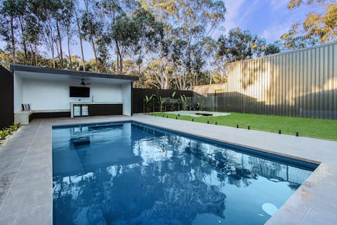 Modern retreat. Pets welcome