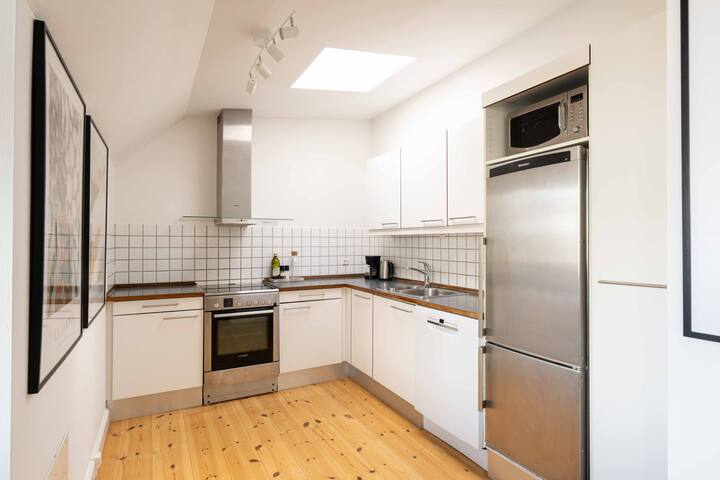 Bright 3BR Flat with Balcony & Amazing Lake View gallery image 4