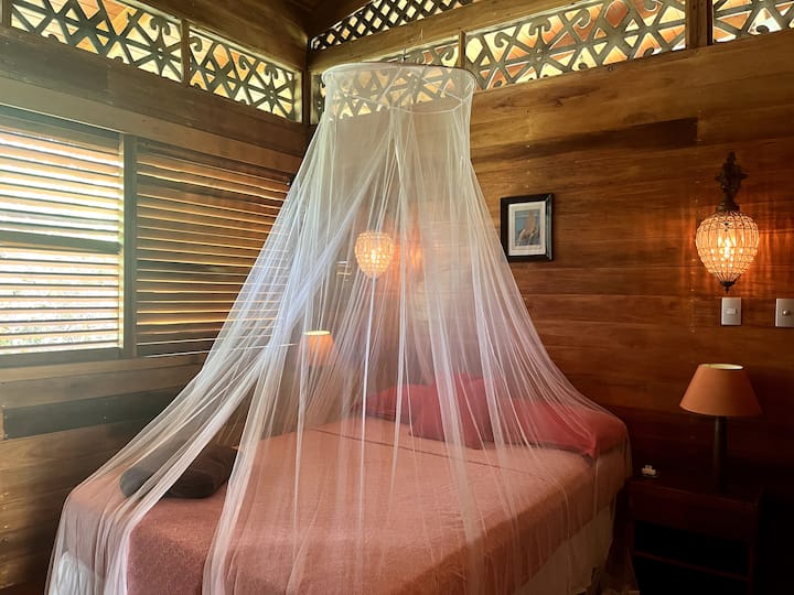 Sirena room with double bed | Private shower and toilet 
