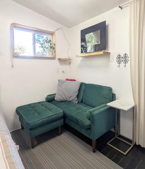Top Airbnb: La Petite on 4th • cozy studio • no cleaning fee! in Fort Collins / Loveland