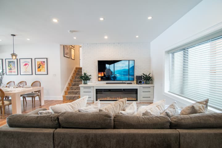 King Estate Barrie - Private Spa Retreat Sleeps 20 - Innisfil