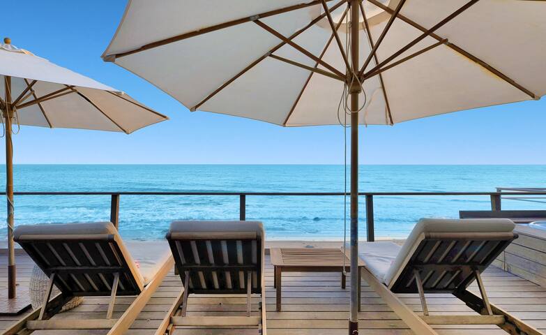 Oceanfront Malibu home gallery image 4