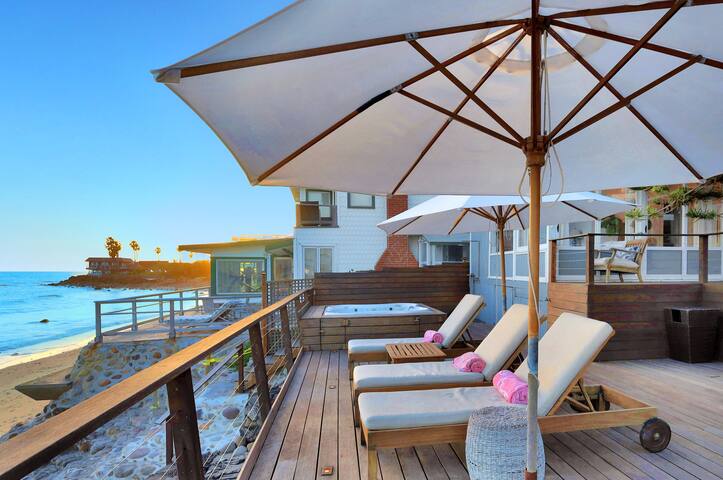 Oceanfront Malibu home gallery image 2