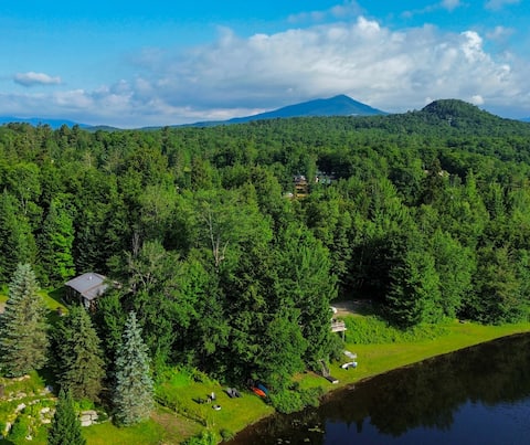 Lake & mtn views, kayaks, SUPs, firepit, WiFi
