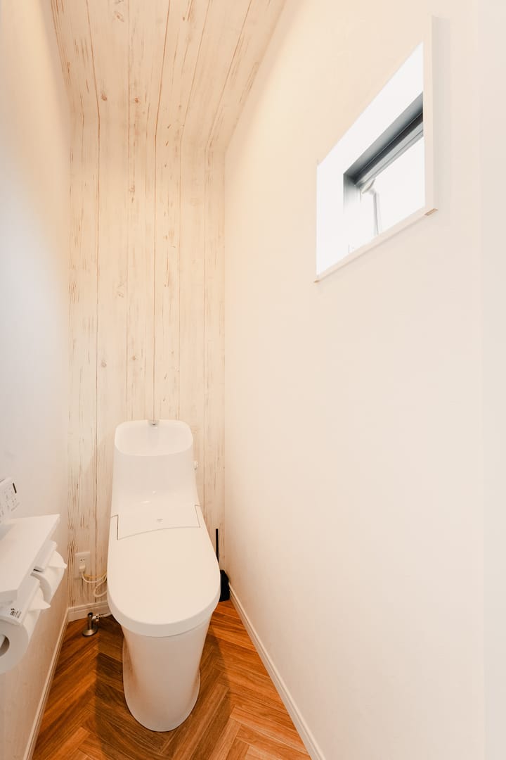 トイレは、1階、2階にそれぞれ一つずつ完備