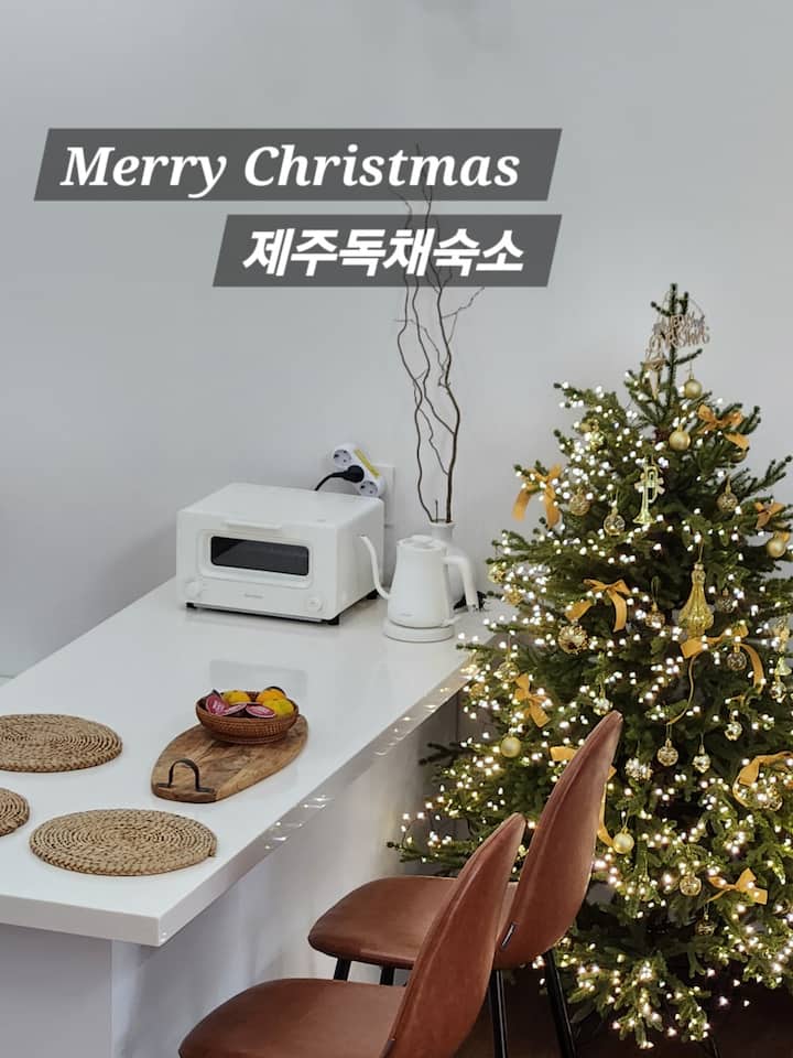 제주도 함덕해변 근교/ 무료 온수 자쿠지/런던베이글 몽탄 도보5분/바베큐/정원/바다뷰 독채 - Jeju-si