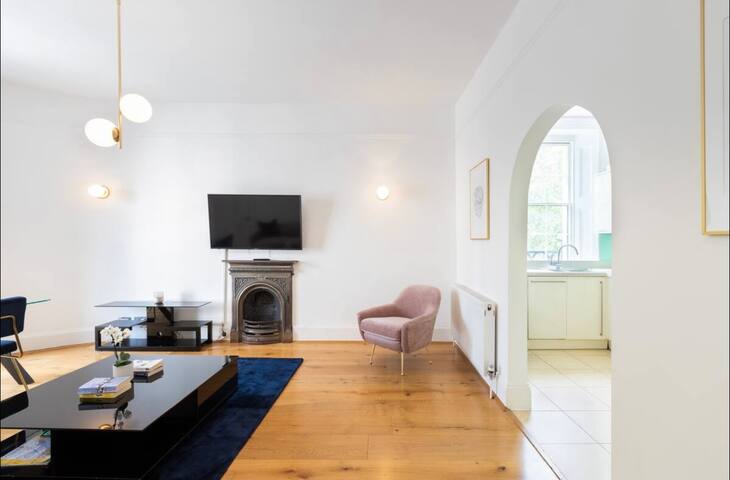 Large 2 bedroom near Paddington gallery image 4