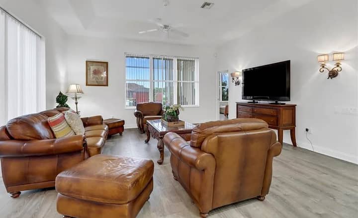Waterfront Villa W/pool &
2 Master King Suites - Cape Coral, FL