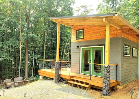 Walk to State Park trails! Hot tub + seclusion