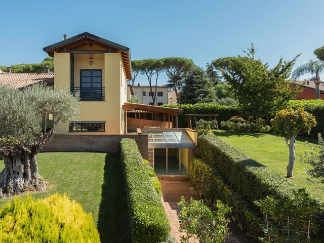 Panoramic Villa with private Jacuzzi & Parking gallery image 3