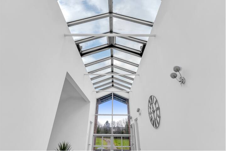 Manchester House Retreat, sleeps 18, Hen Do’s gallery image 5