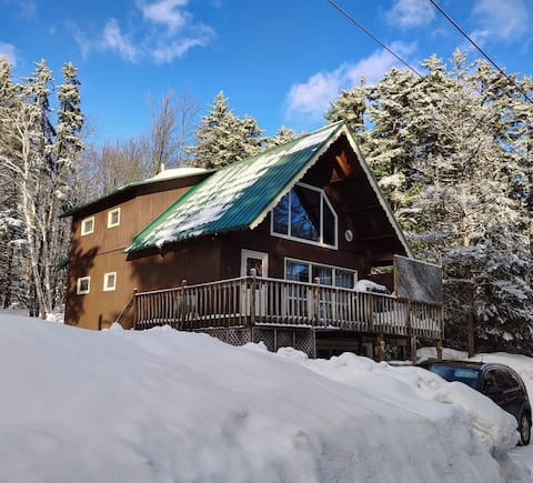Spacious Chalet, Skiing Minutes From Jay Peak!