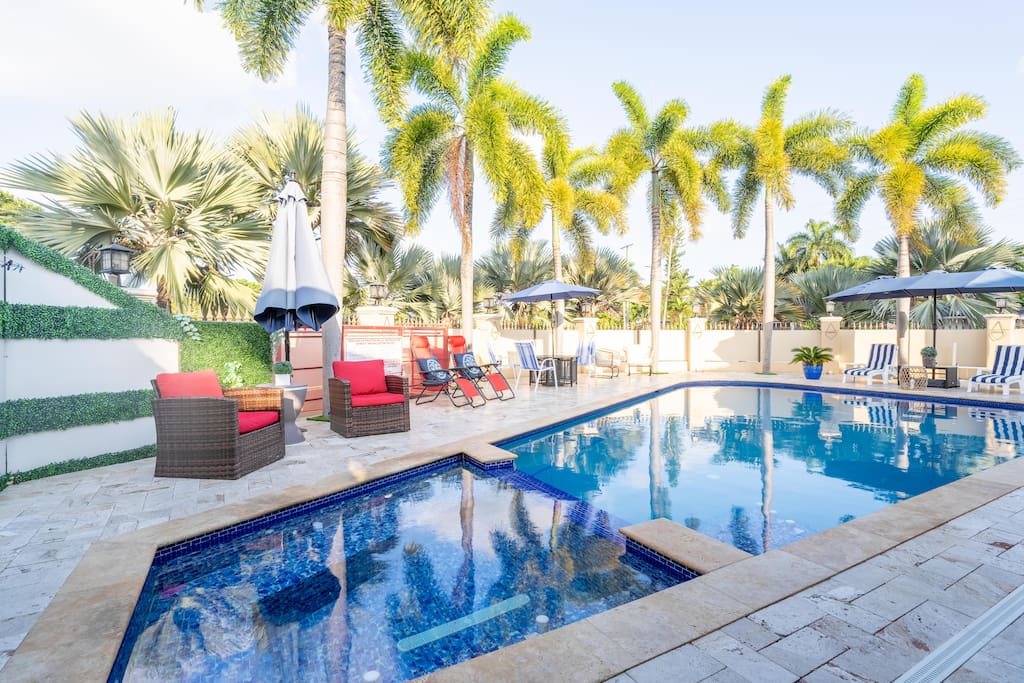 Airbnb Guesthome w/ Heated Pool 5 mins from Miami Airport