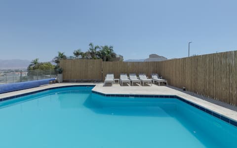 Villa Keshet Eilat - 7 bedrooms and a heated pool