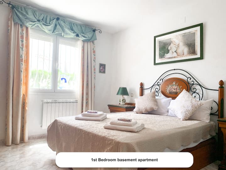 Schlafzimmer 1