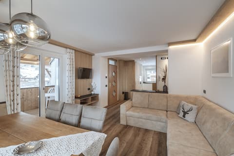 Top Airbnb: Spacious flat in Dolomites town centre a Selva Di Val Gardena