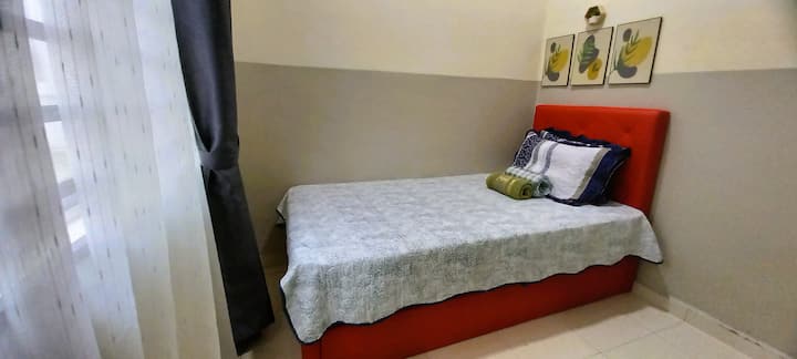 Chumba cha kulala cha 4 (Ghorofa ya Chini)
Pamoja na Godoro Mbili za Ziada 