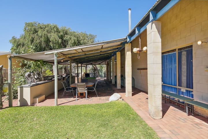 Rustic Charm, by the beach