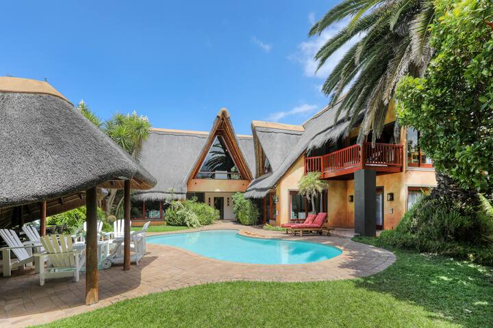African Dream | 4BR Villa with Pool in Constantia gallery image 2