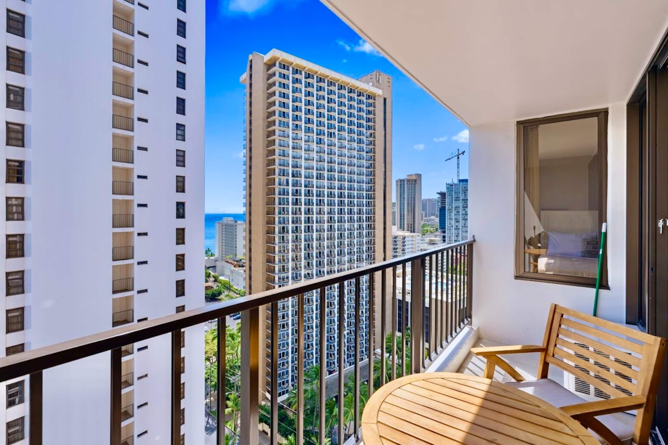 Condo in Honolulu · ★4.96 · 1 bedroom · 3 beds · 1 private bath - Image 43
