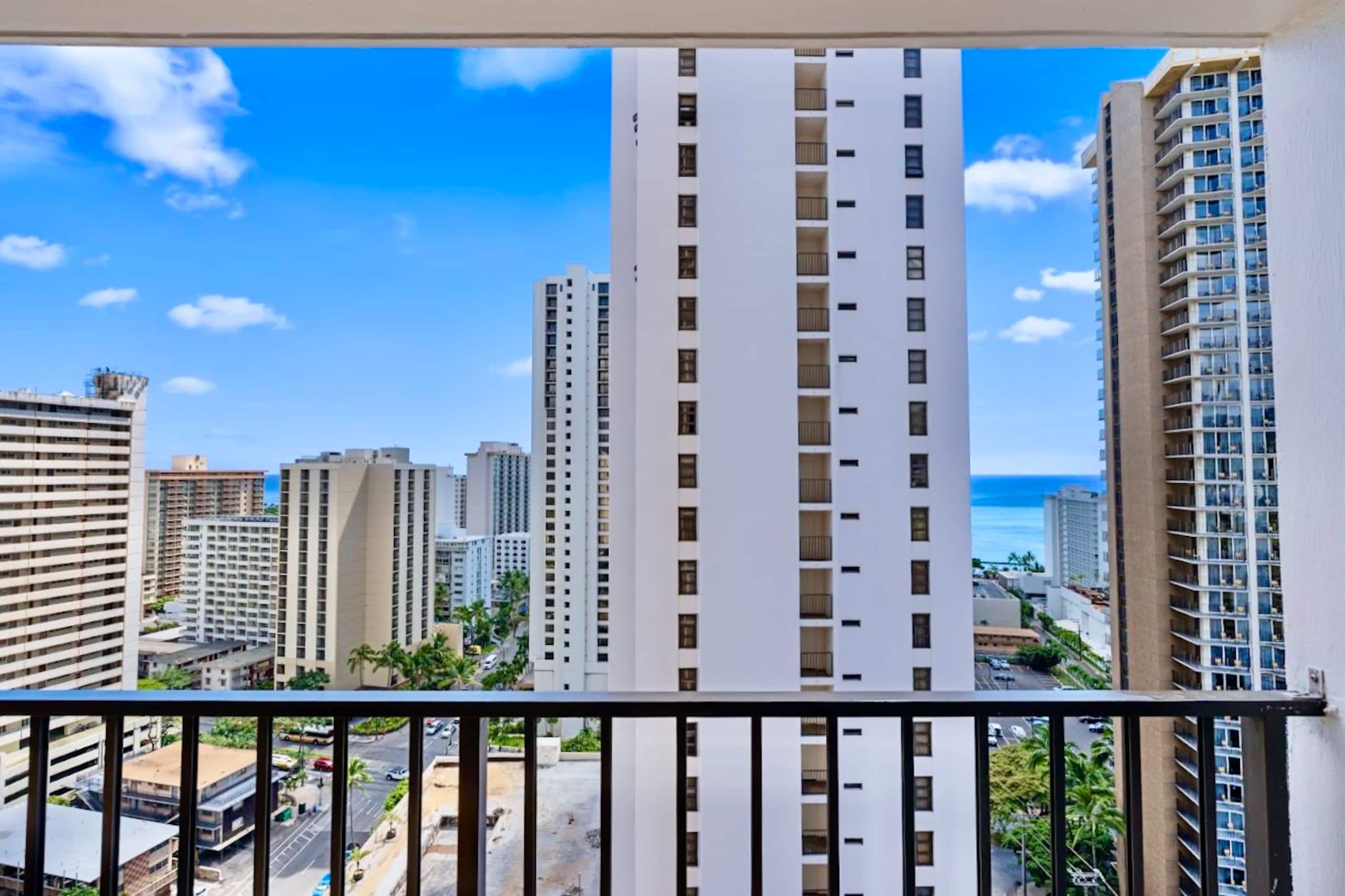 Condo in Honolulu · ★4.96 · 1 bedroom · 3 beds · 1 private bath - Image 45