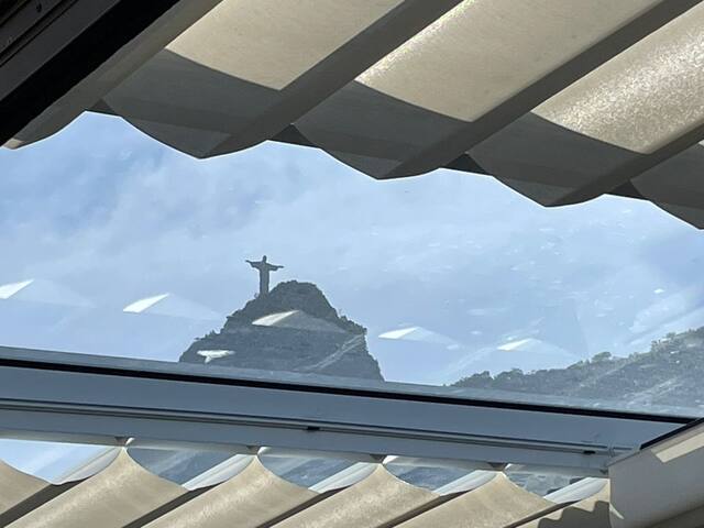 Cobertura aconchegante com teto de vidro gallery image 5