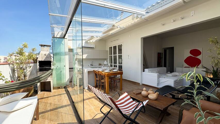 Cobertura aconchegante com teto de vidro gallery image 3