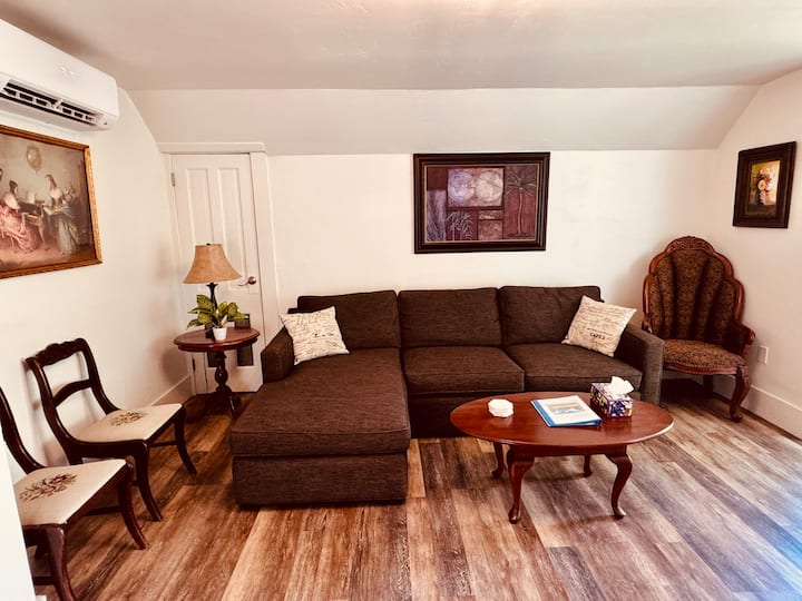 Private Upstairs Apt Near Downtown- 4 Adult+2 Kids - Montrose, CO