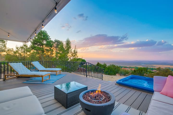 High Desert Scenic Getaway! Hot Tub, Fire Pit