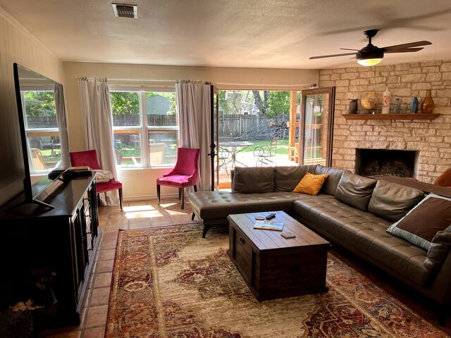 South Austin 3BR Oasis w/ Deck & Yard gallery image 5