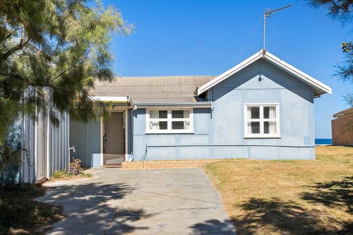 The Blue Beach House, 3 * accommodation 5 * view gallery image 2