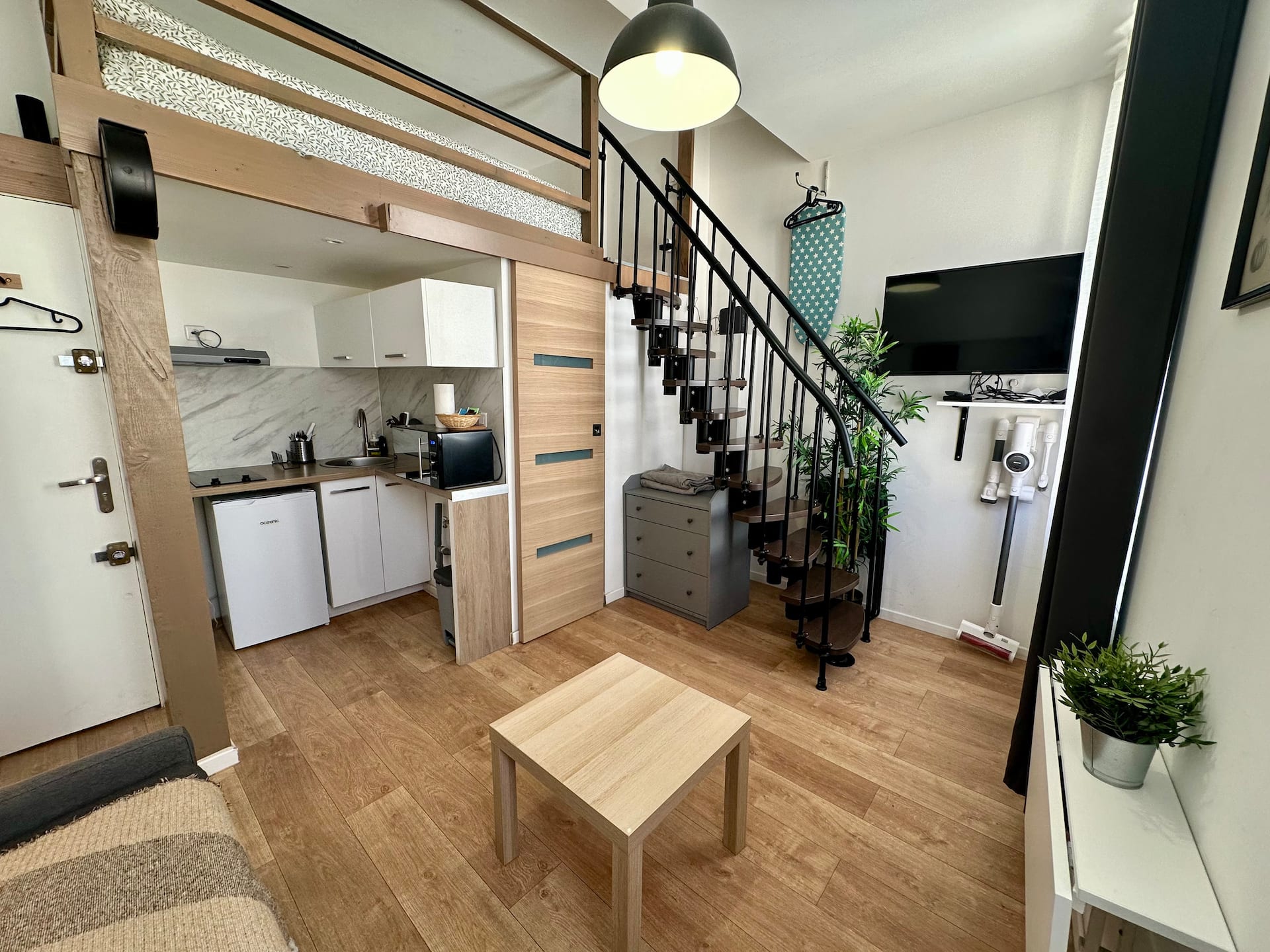 Cozy and Central Mezzanine Studio