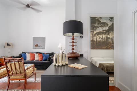 Top performing Airbnb: Impeccable Historic Charm in the Heart of Seville in Sevilla