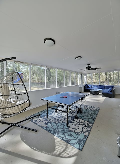 Huge 5BR Stay w/Hot Tub, playground, BBQ Mil. Disc