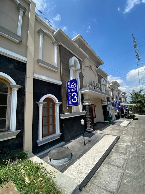 Adiputra Guesthouse 3 Yogyakarta by HomiQ