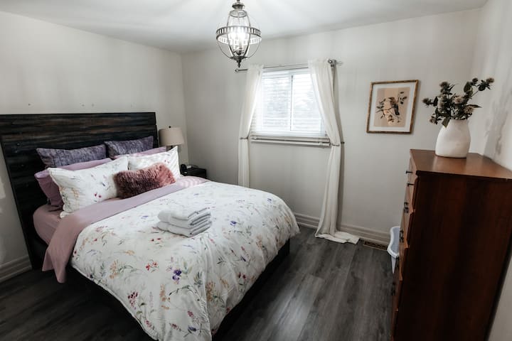 Spálňa na druhom poschodí s 1 manželskou posteľou