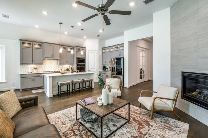 Brand new home in sought after community -N Dallas gallery image 5