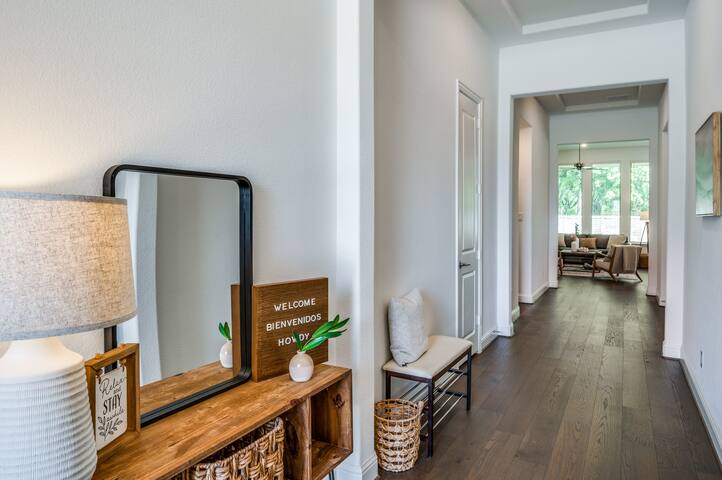 Brand new home in sought after community -N Dallas gallery image 2