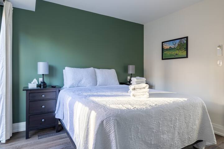 Bright Modern Private Oasis Whole Laneway 3BR 3BA gallery image 5