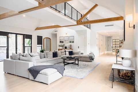 Successful Airbnb property: Berry Luxury Barn House in Berry