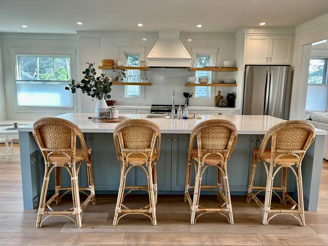 Walk to the Beach Bungalow-near Half Moon Bay, SF gallery image 2